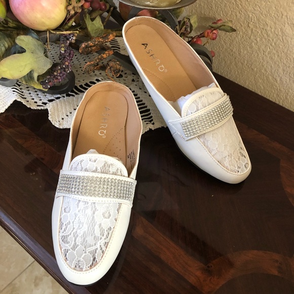 Ashro Shoes - NWT Ashro Lace Slip On Mules